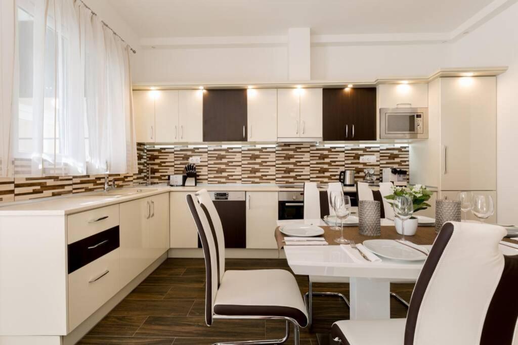 Apartment Eiffel Palace Luxury Dream 1 Budapest