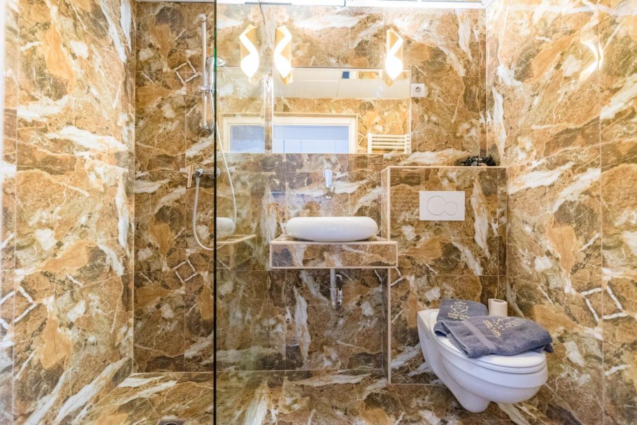 Enzo Capo Jacuzzi Andrassy Budapest