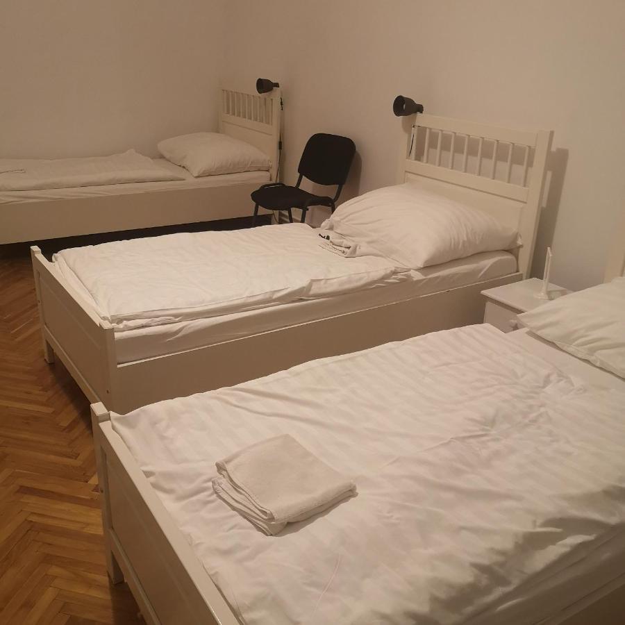 Klauzal Hostel *