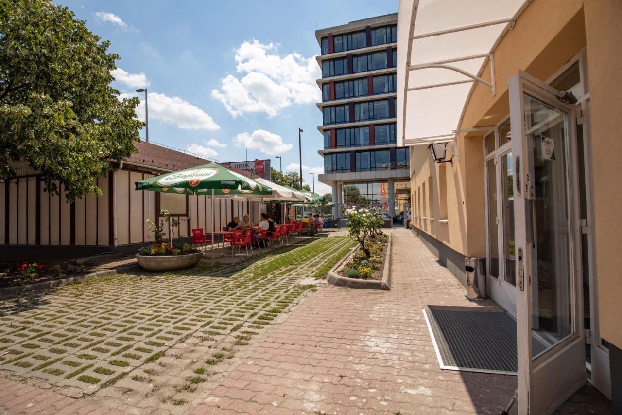 Nepliget Hotel