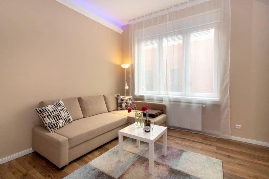 And Cozy Next To The Parliament Apartment Budapest