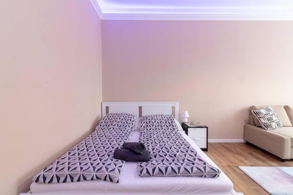 And Cozy Next To The Parliament Apartment *