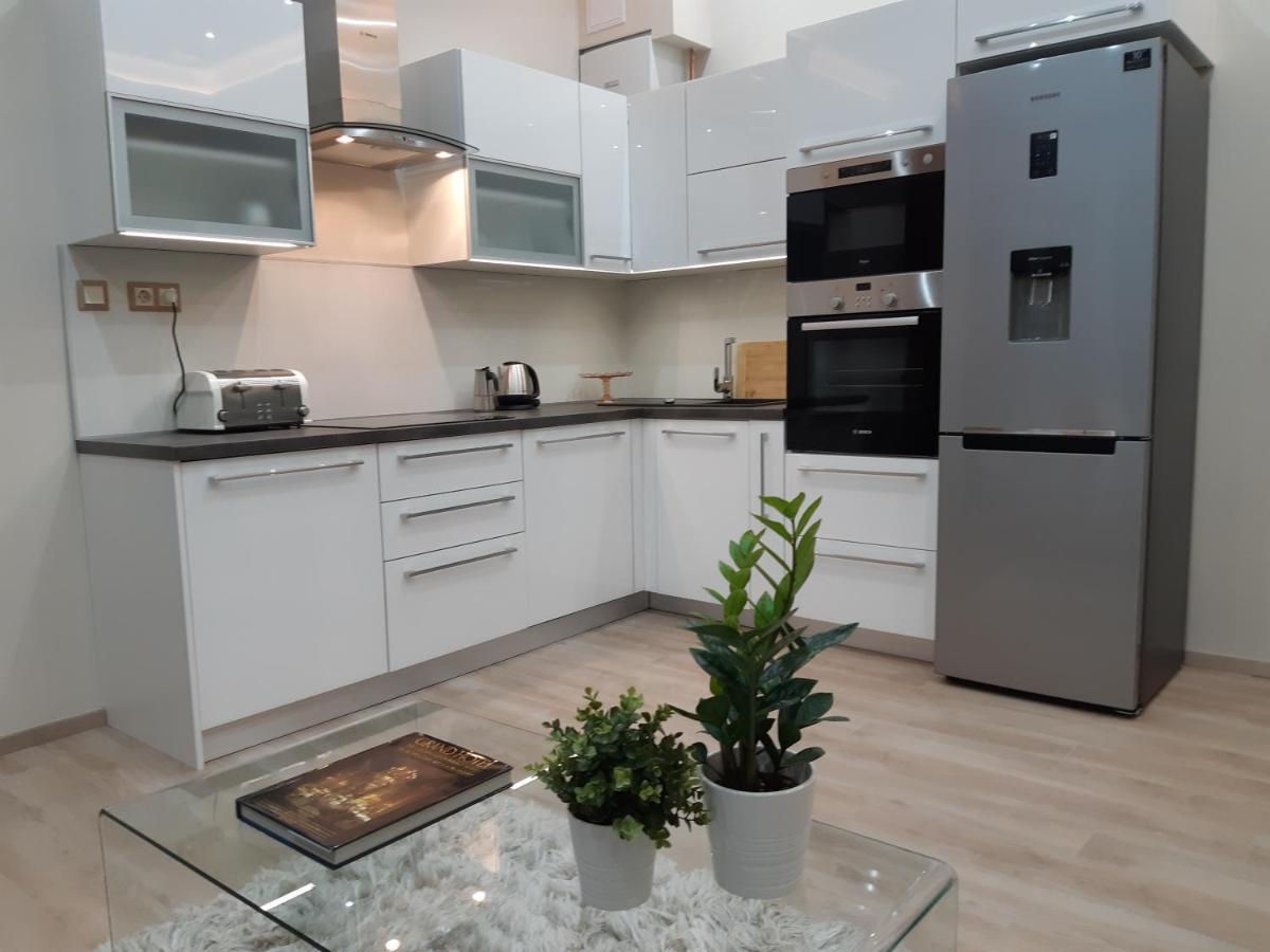 Apartmán Modern, Quiet & Cozy In The Middle Of Downtown Near Danube At Fashion Street