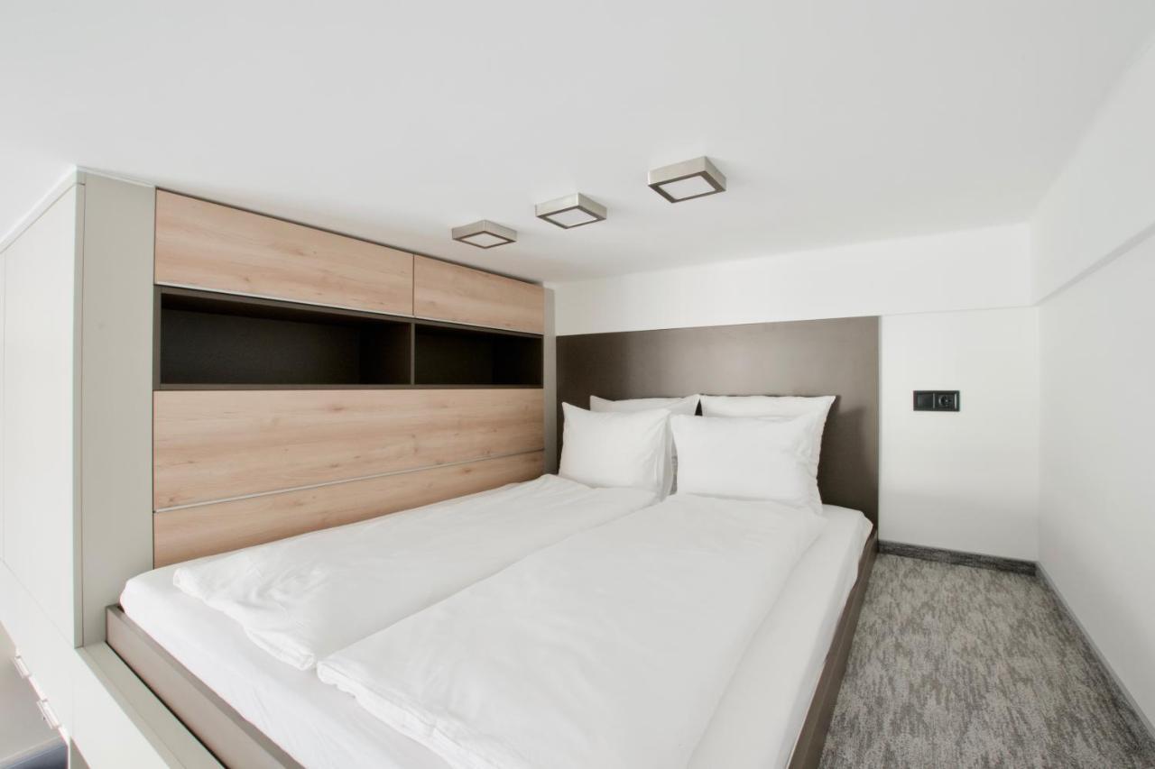 Standard By Hi5 - Gellért Area