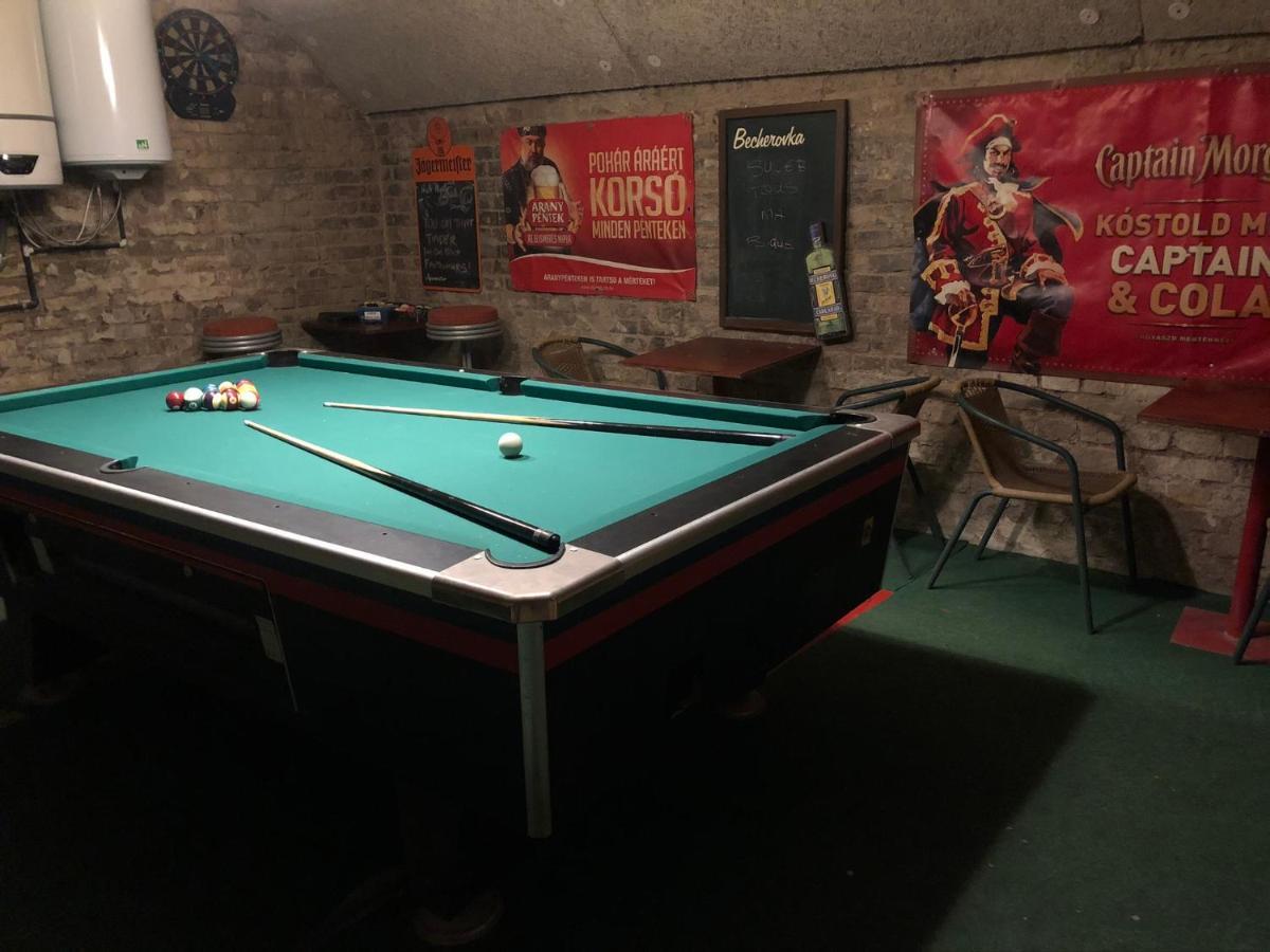 Whole Basement Former Pub2 For Stag Do, Men's Cave Appartamento Budapest