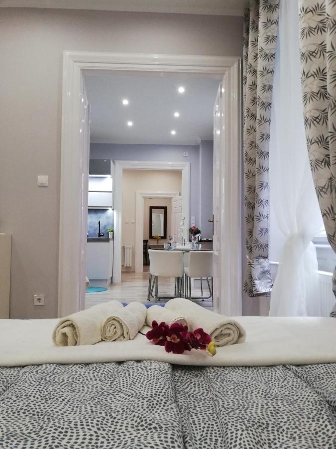 Pannonia Center Deluxe Apartamento *