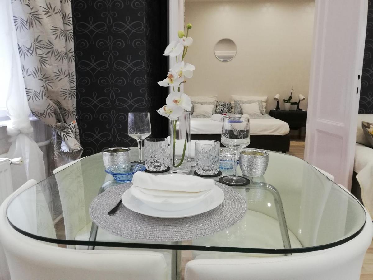 Pannonia Center Deluxe Apartamento *