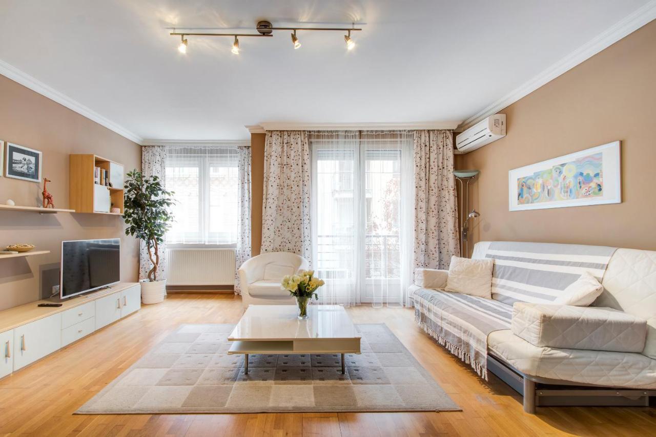 Lägenhet Viola - Newly Furnished With Free Garage! Budapest