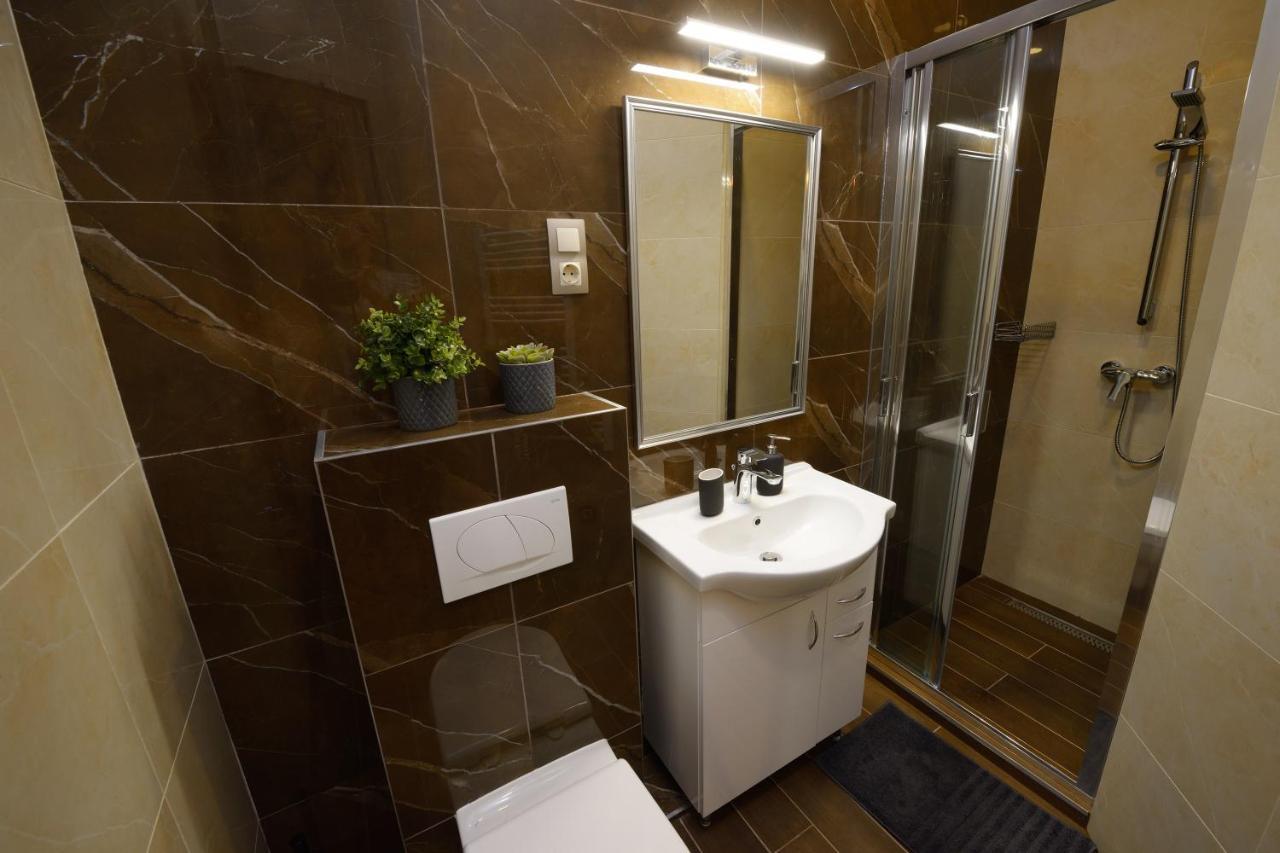 Orangehomes 4 Bdrm View To Synagogue * Budapest