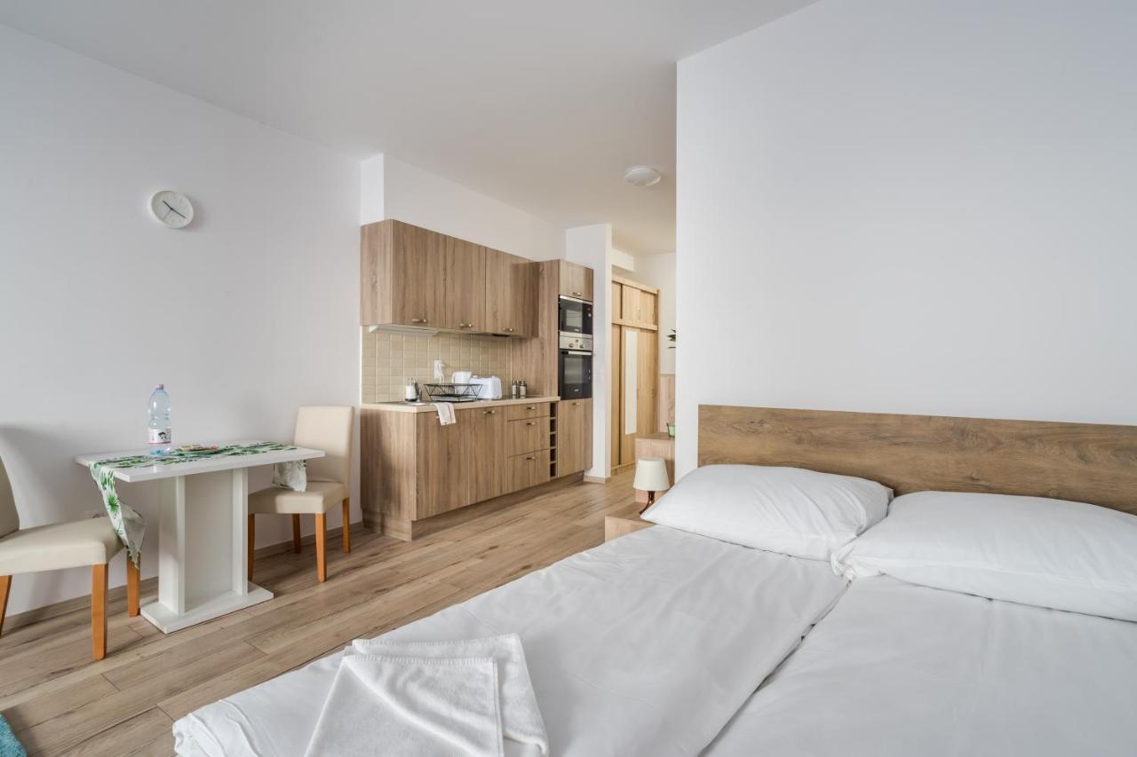Bpr Brody Street Apartment