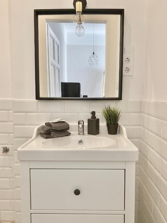 Standard By Hi5 - 2 Bedroom In The Center *