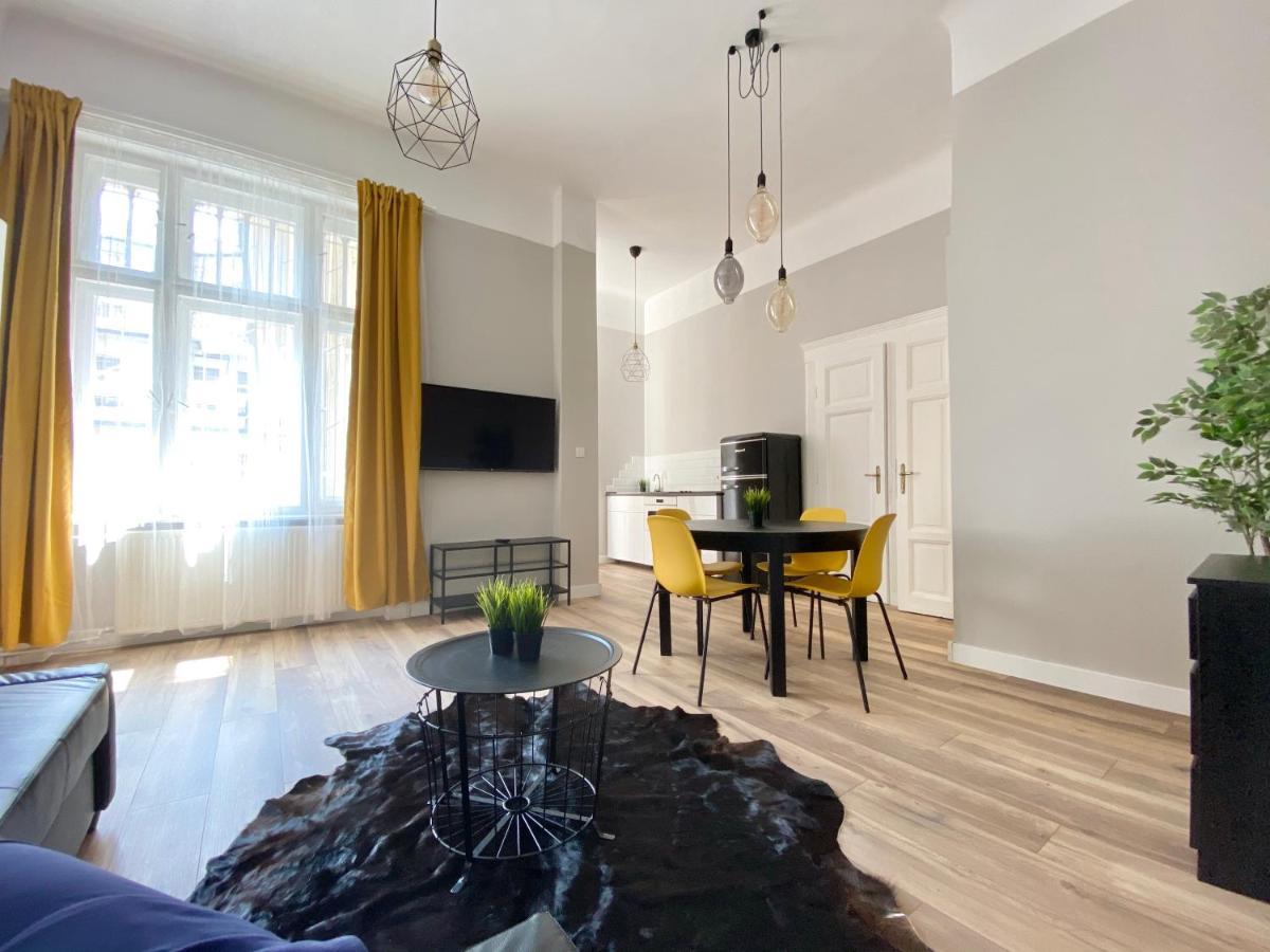 Standard By Hi5 - 2 Bedroom In The Center Lägenhet Budapest