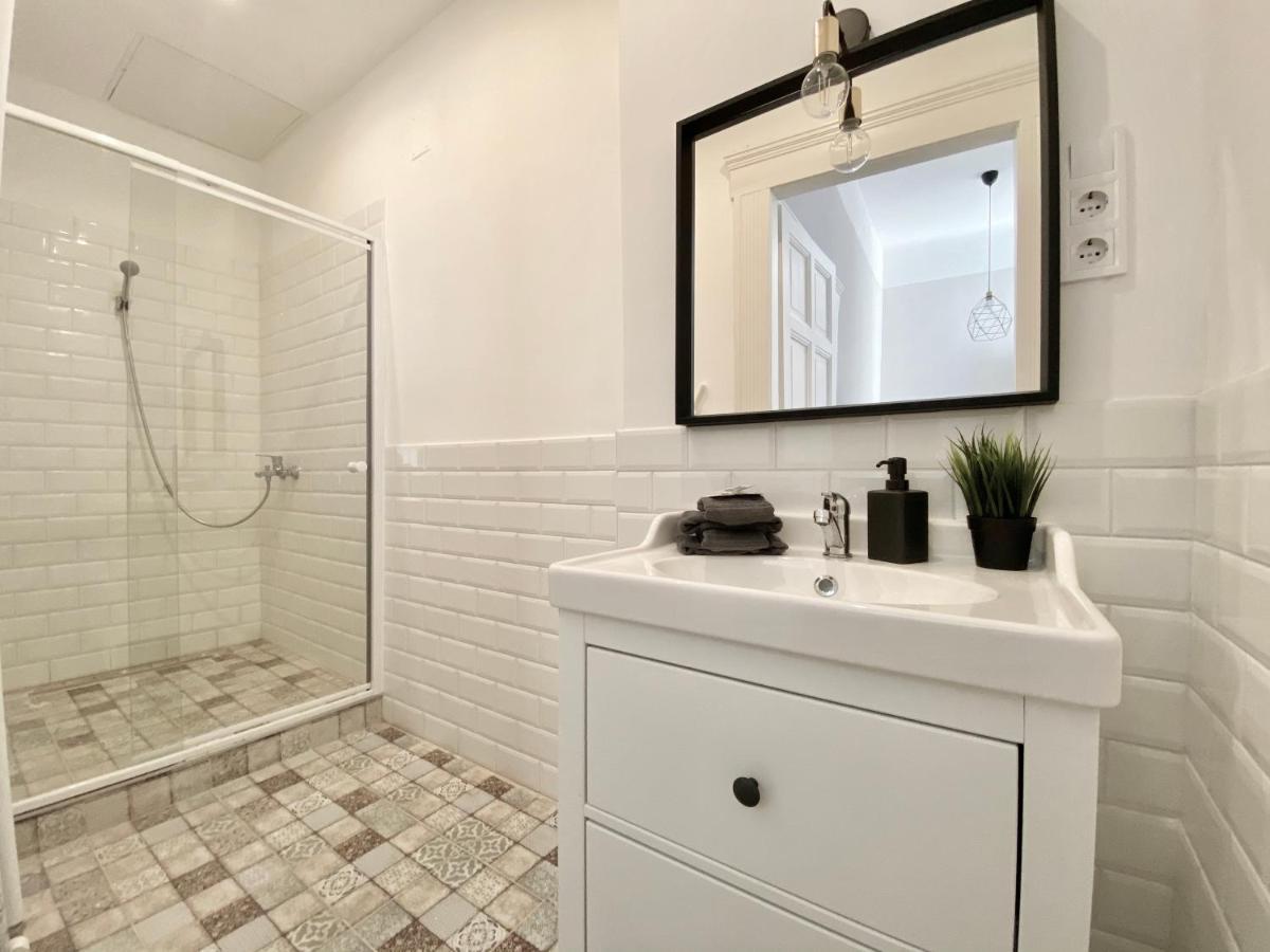 Standard By Hi5 - 2 Bedroom In The Center * Budapest