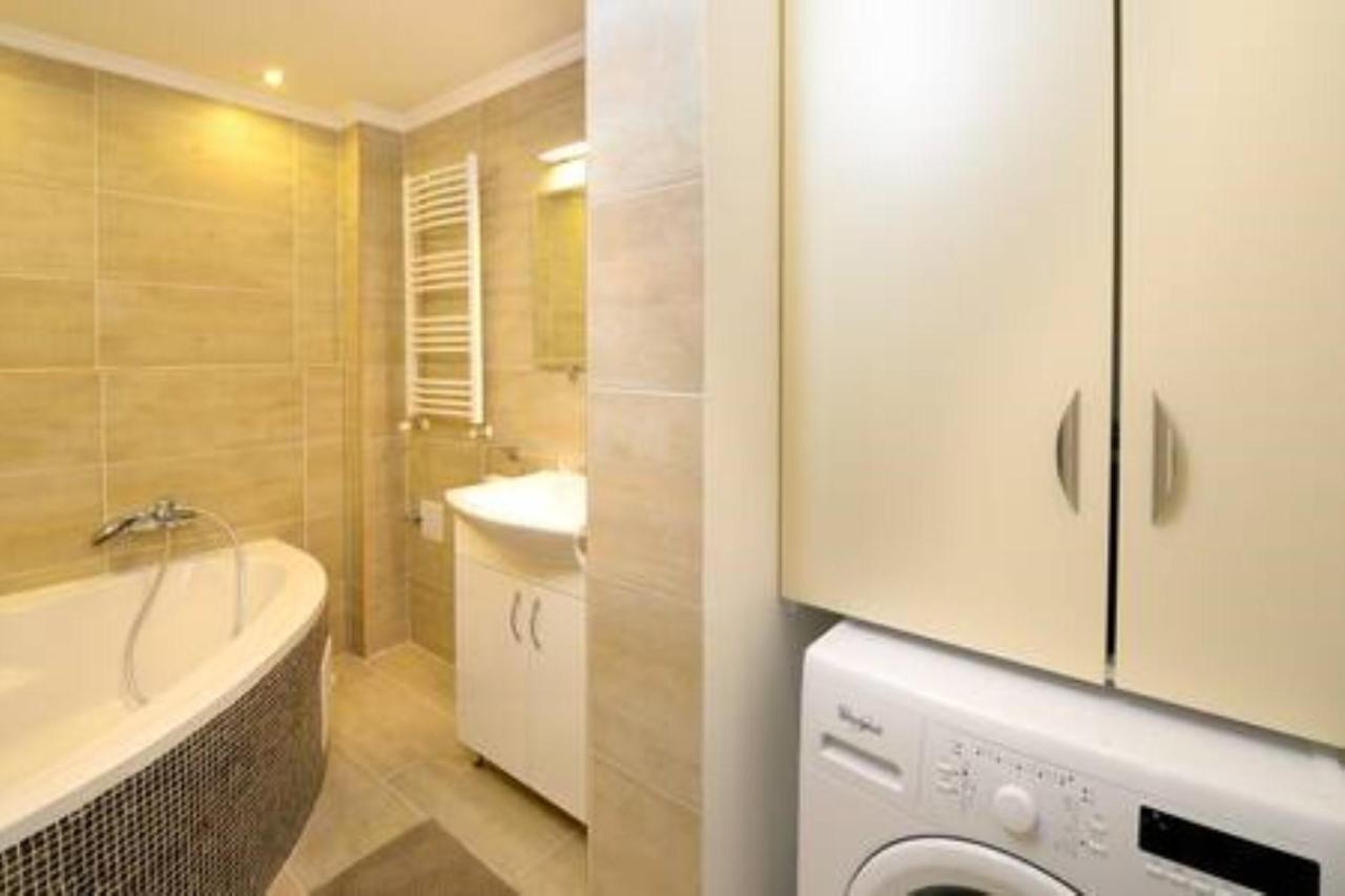 Orangehomes Two Bedroom Raday Str. Apartment *