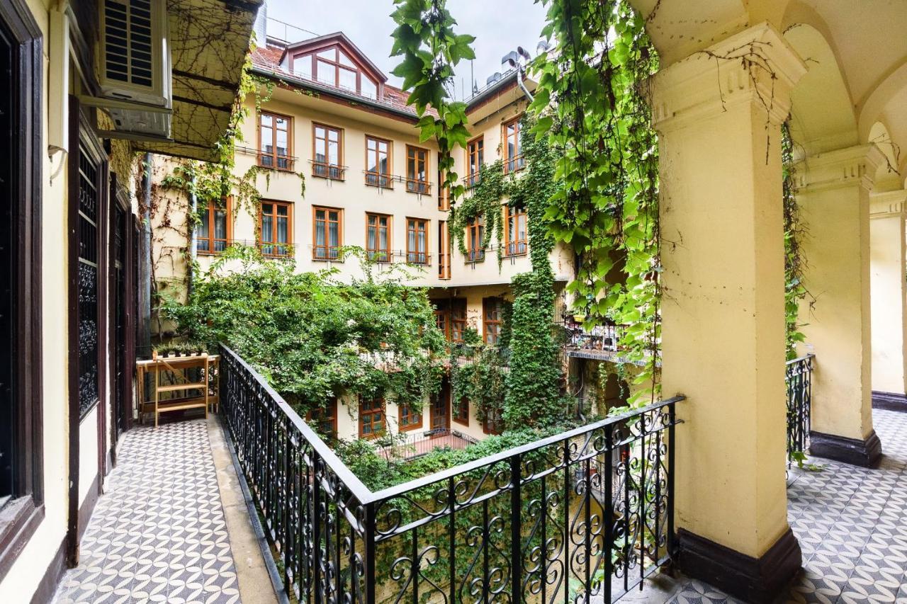 Opera Deluxe Apartman *