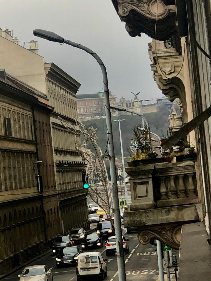 Ja 12 * Budapest