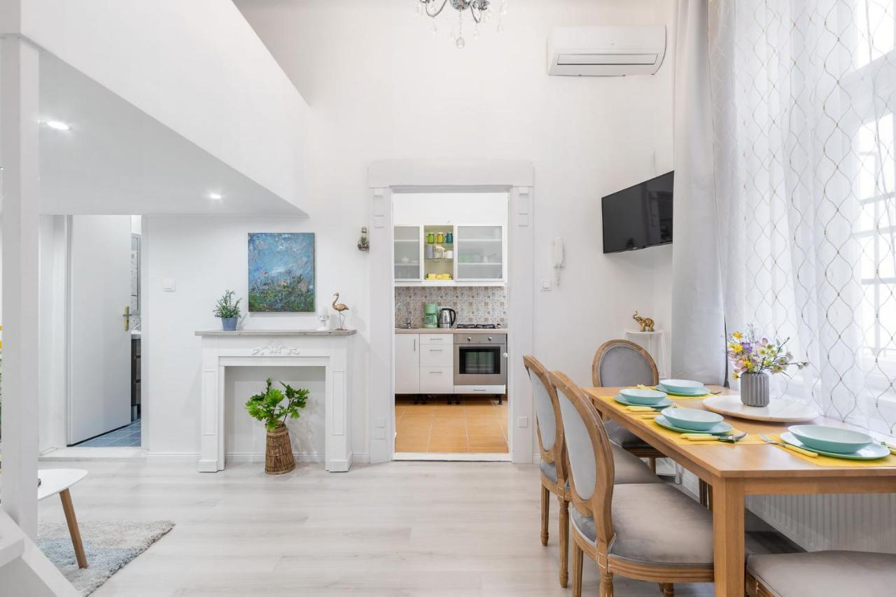 Green Apartment *
