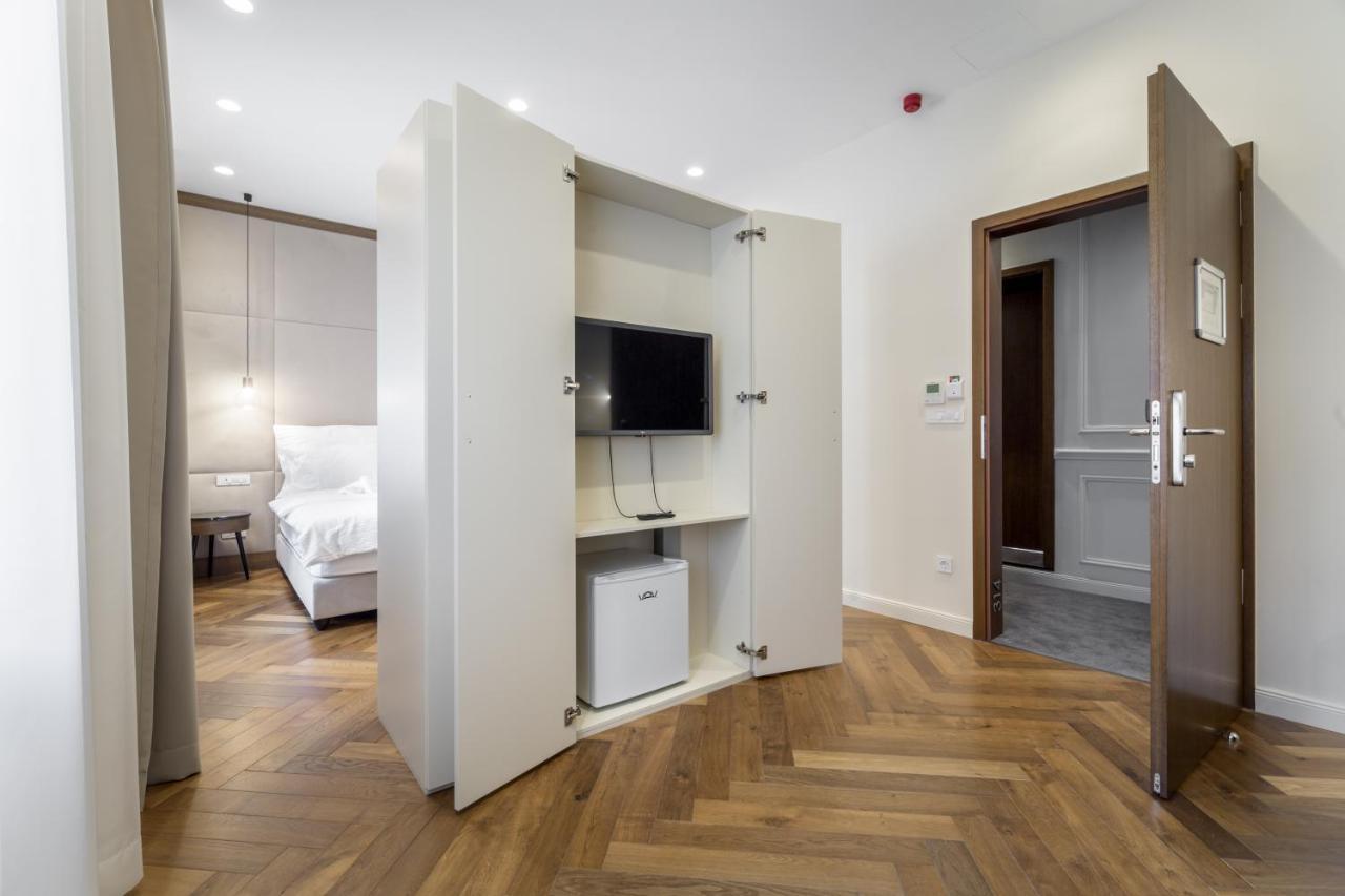 Eye- Boutique Suites, By Bqa
