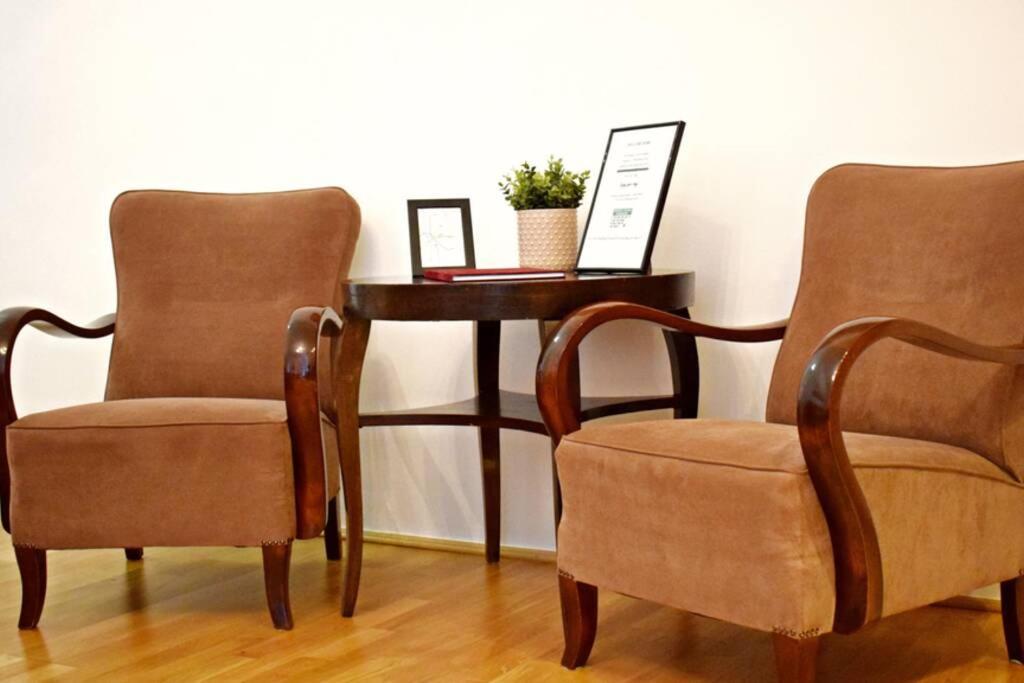 In Historical Building With Free Private Parking Appartement *