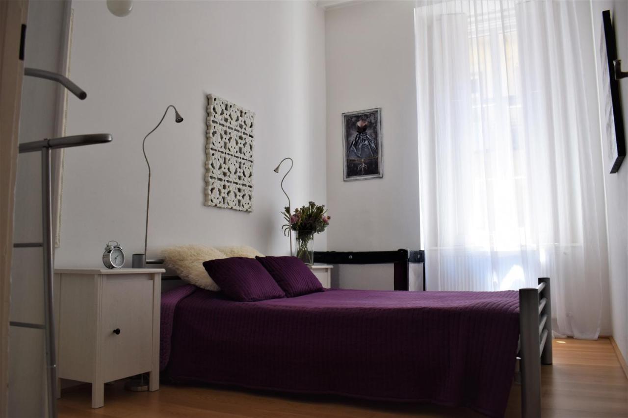 Your Gorgeous And Spacious Dream Free Parking Apartment *