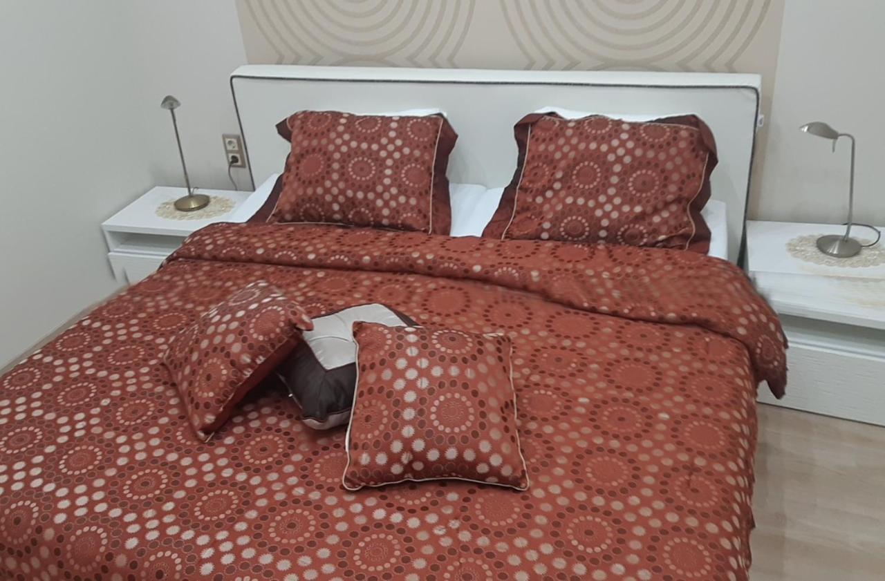 Modern, Quiet & Cozy In The Middle Of Downtown Near Danube At Fashion Street Apartmán