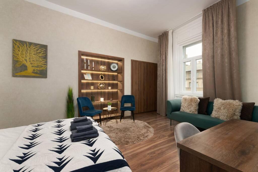 Contemporary Hidden Gem Art-deco Lägenhet