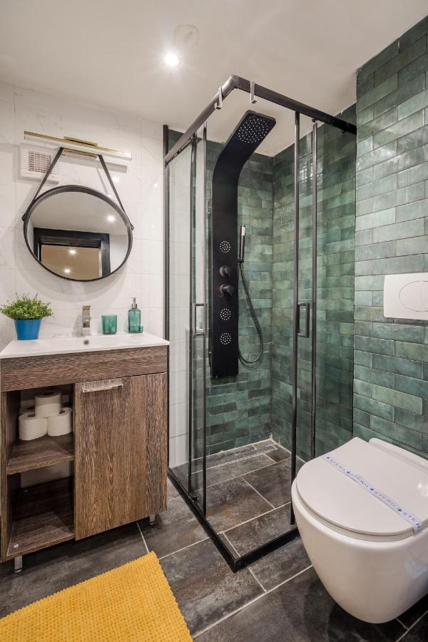 Megszunt-bohemic Style With Jacuzzi & Terrace Appartamento