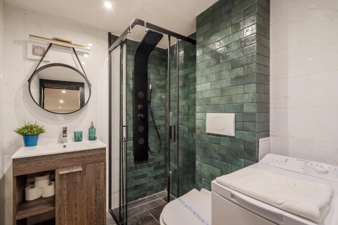 Megszunt-bohemic Style With Jacuzzi & Terrace Appartamento