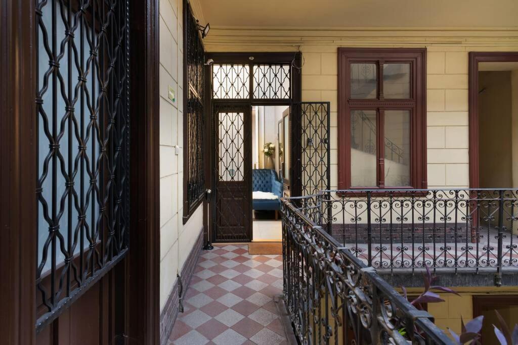 Contemporary Hidden Gem Art-deco Lägenhet *