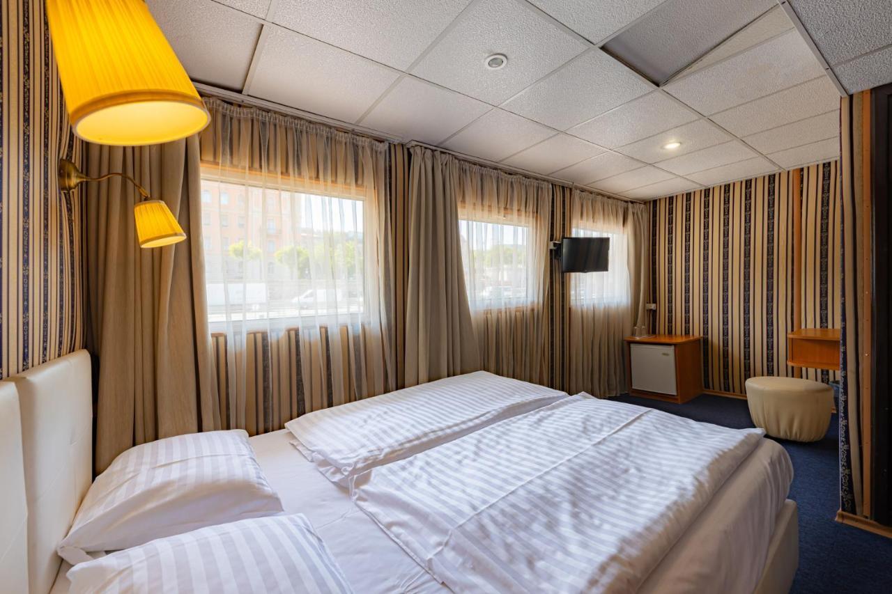 Grand Jules - Boat 3*