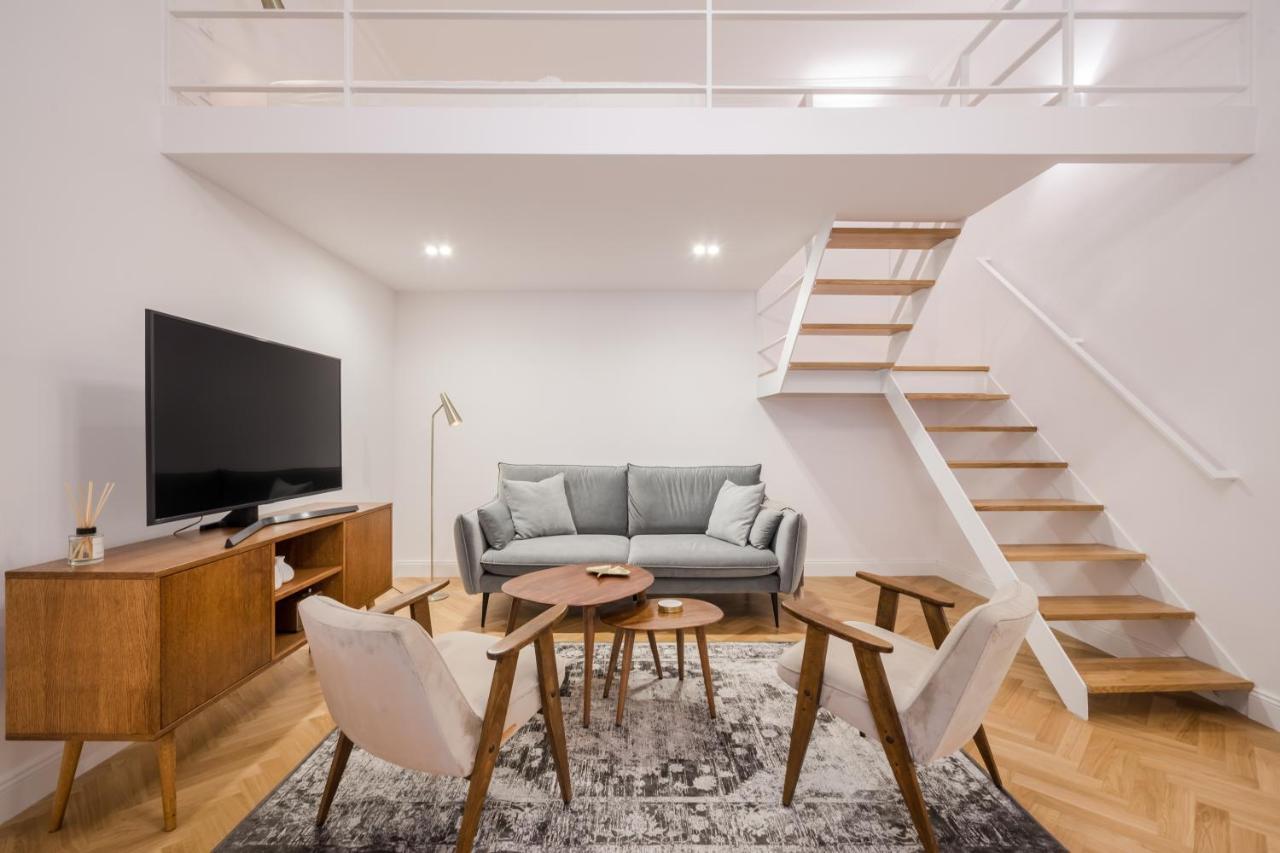 Apartment Bpr Scandi - Designer At Kiraly Street With Ac