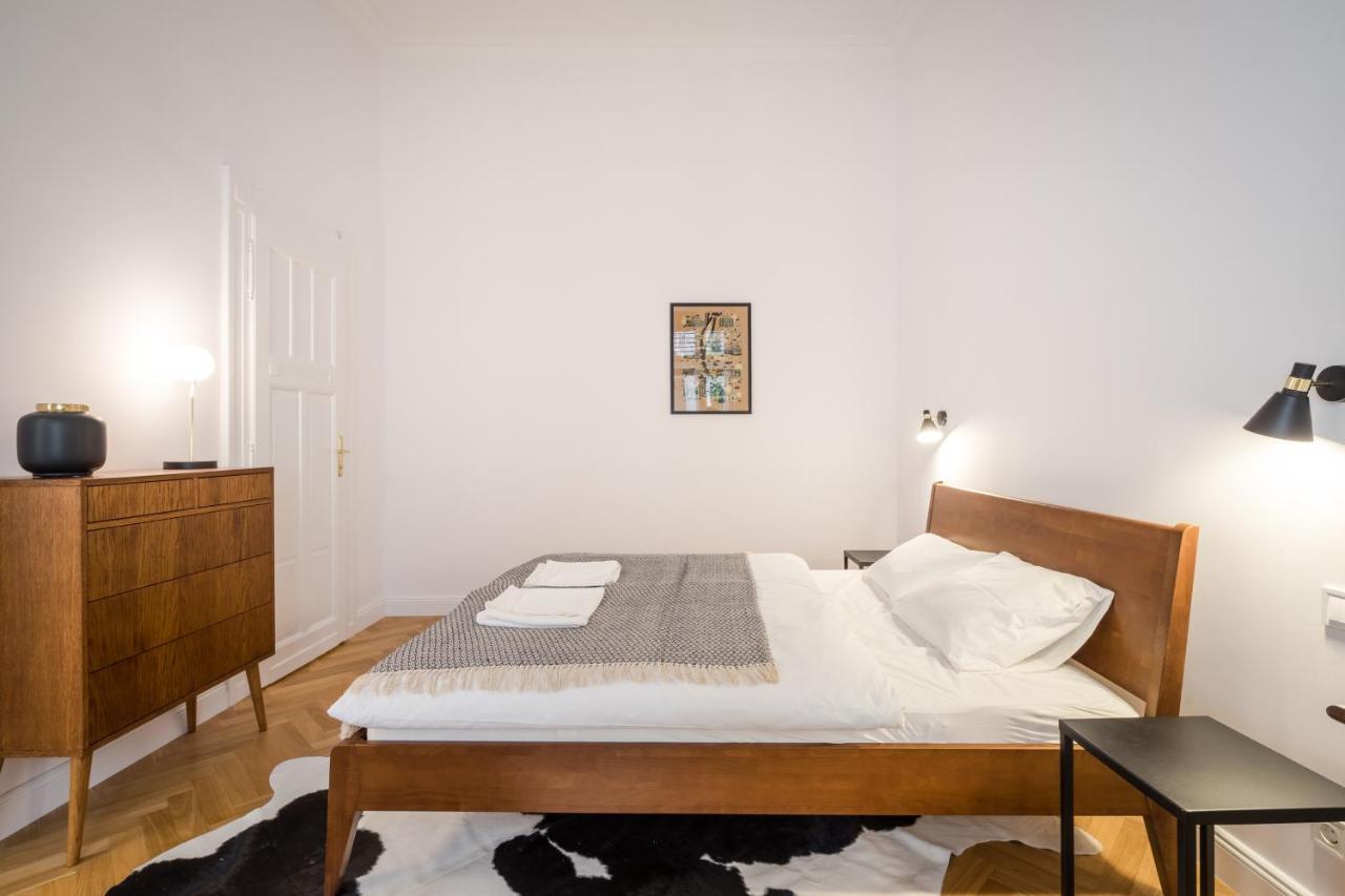 Apartment Bpr Scandi - Designer At Kiraly Street With Ac