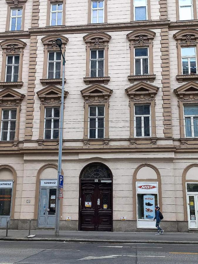 Novak * Budapest