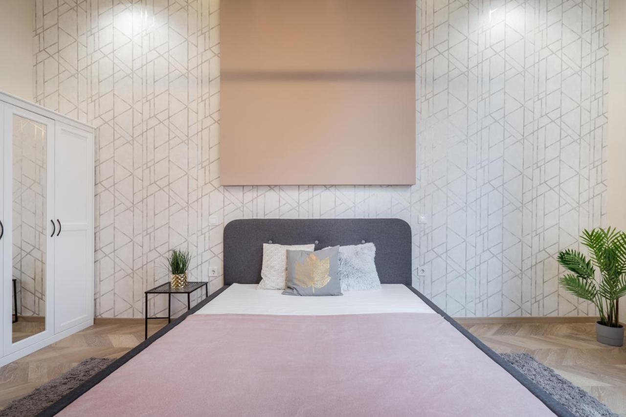 3 Bedrooms Bright Flat In The Heart Of The -free Parking Need Reservation * Budapest
