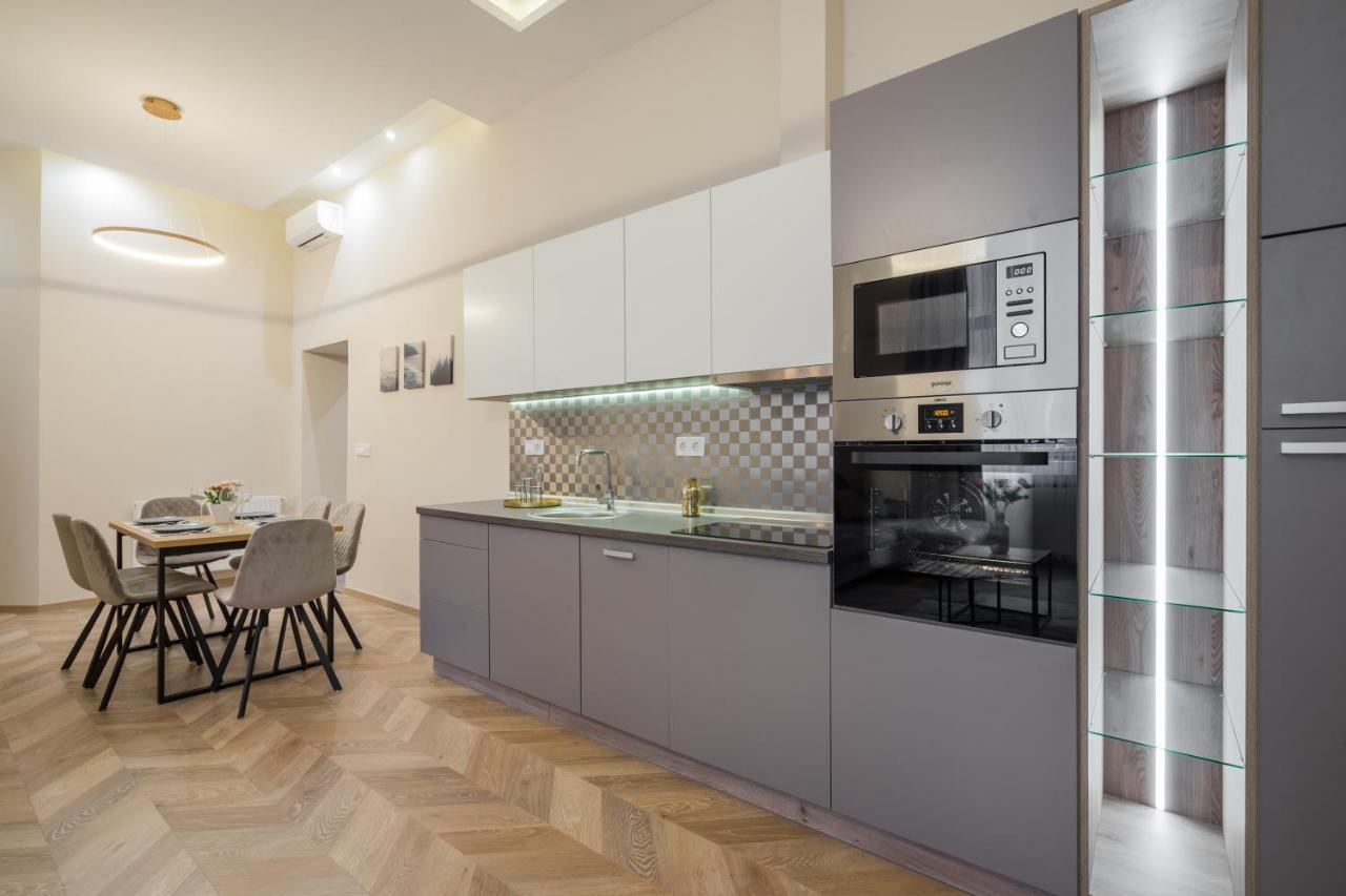 3 Bedrooms Bright Flat In The Heart Of The -free Parking Need Reservation Apartamento *