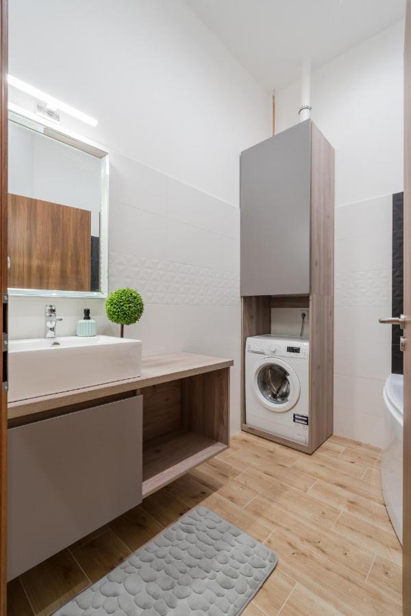 3 Bedrooms Bright Flat In The Heart Of The -free Parking Need Reservation Apartamento Budapest