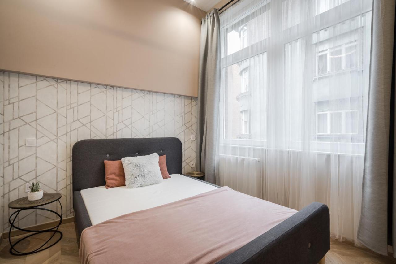 Apartamento 3 Bedrooms Bright Flat In The Heart Of The -free Parking Need Reservation