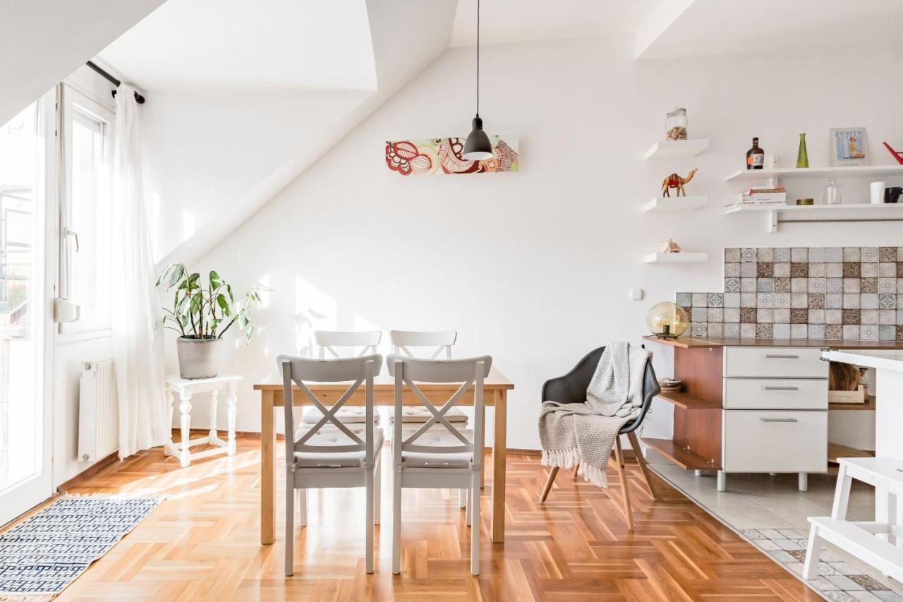 Relax Into Loft Living At A Light-filled Escape Apartment *