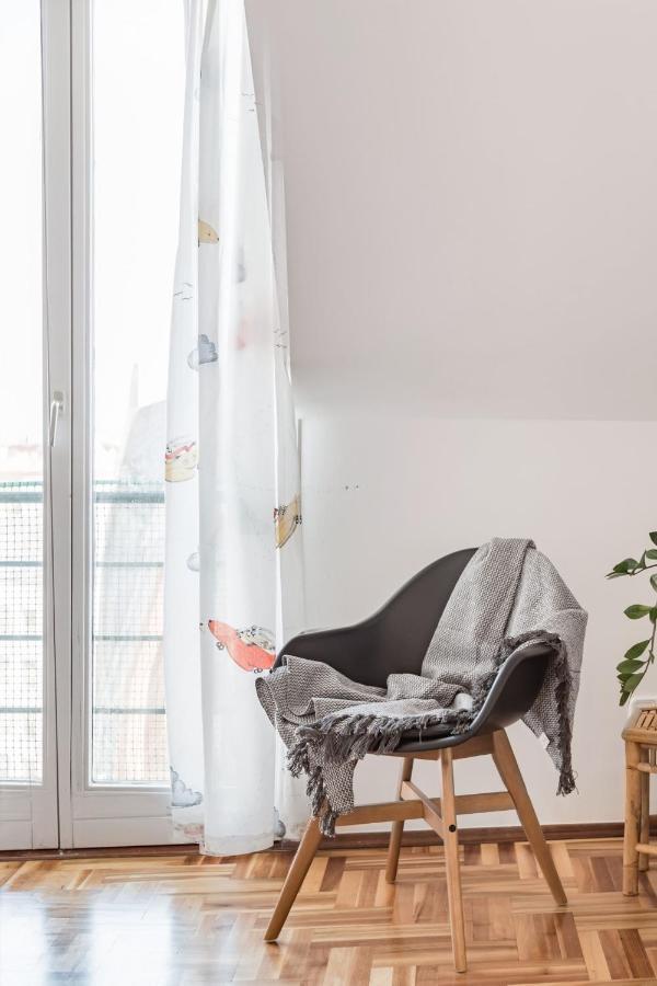 Relax Into Loft Living At A Light-filled Escape