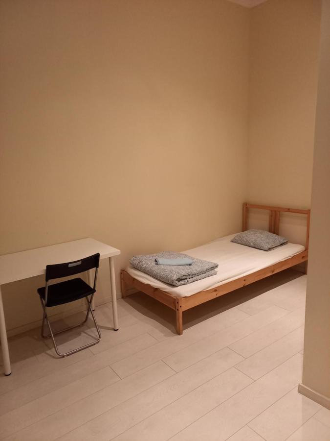 Gb Hostel *