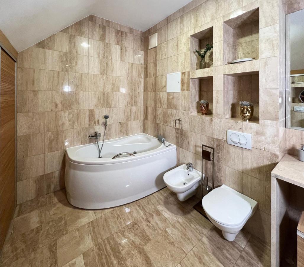 Artemisia Luxury Penthouse *