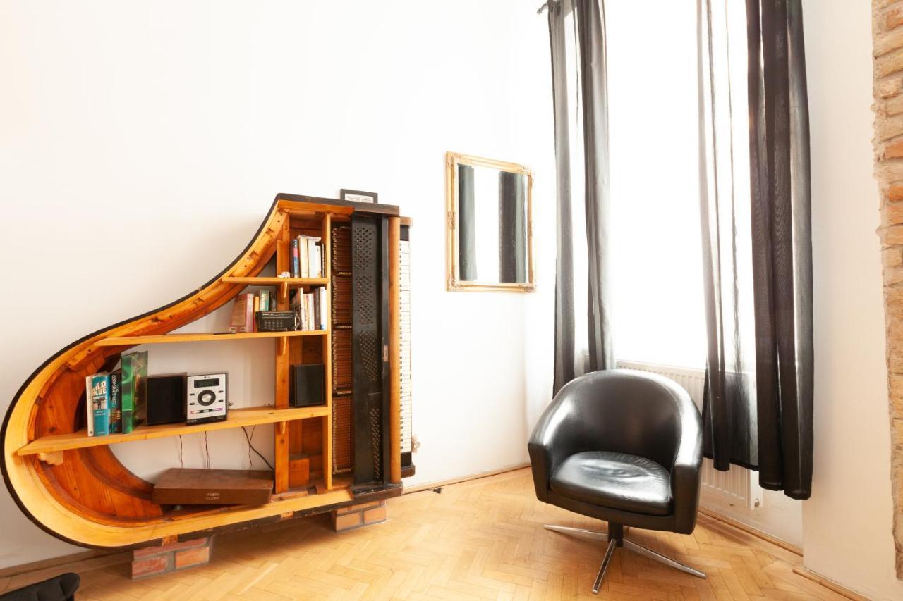 Hedonist 1