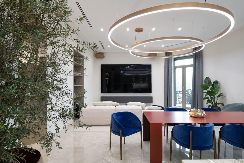 Luxury Penthouse In Downtown