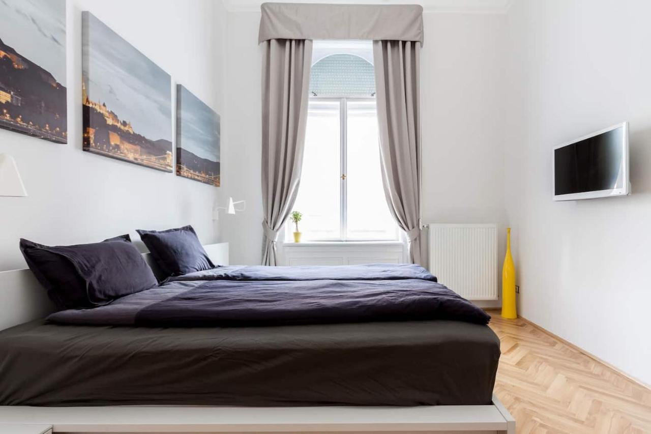Lägenhet Bpr Sophisticated Astoria With Balcony