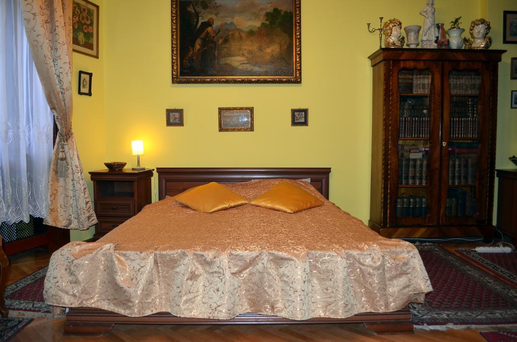 Central Square Apartment *