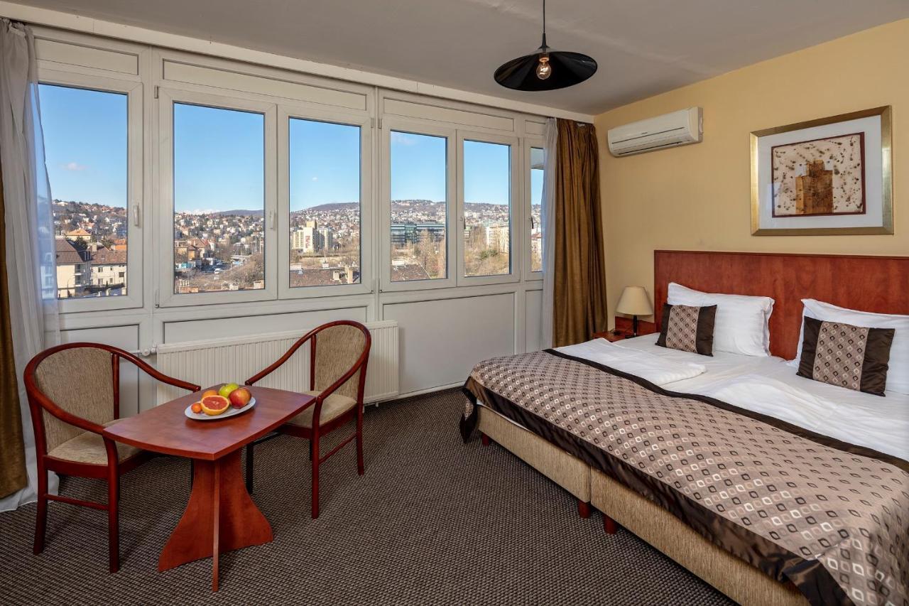 Apartahotel Charles 3*