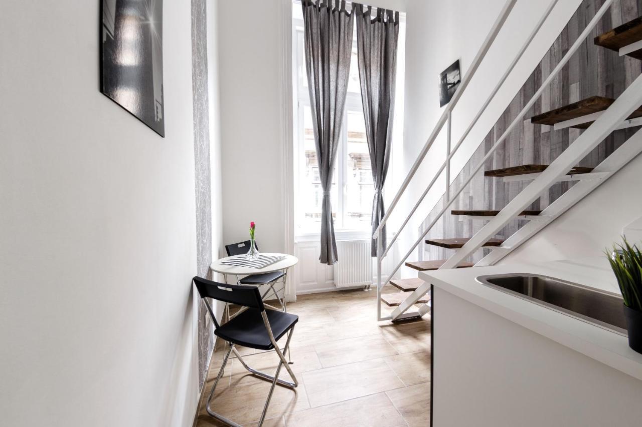 Rio's Stylish Flats