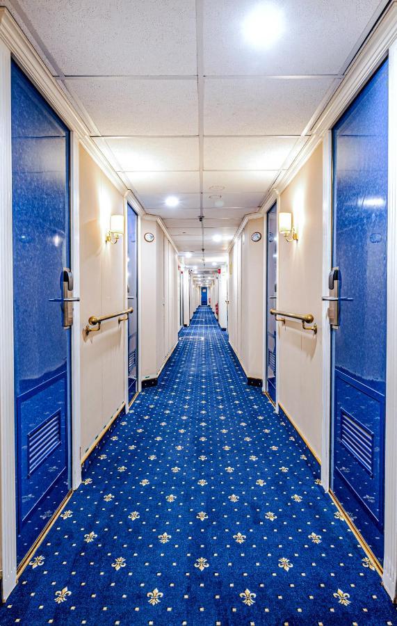Onriver Hotels - Ms Cezanne Botel