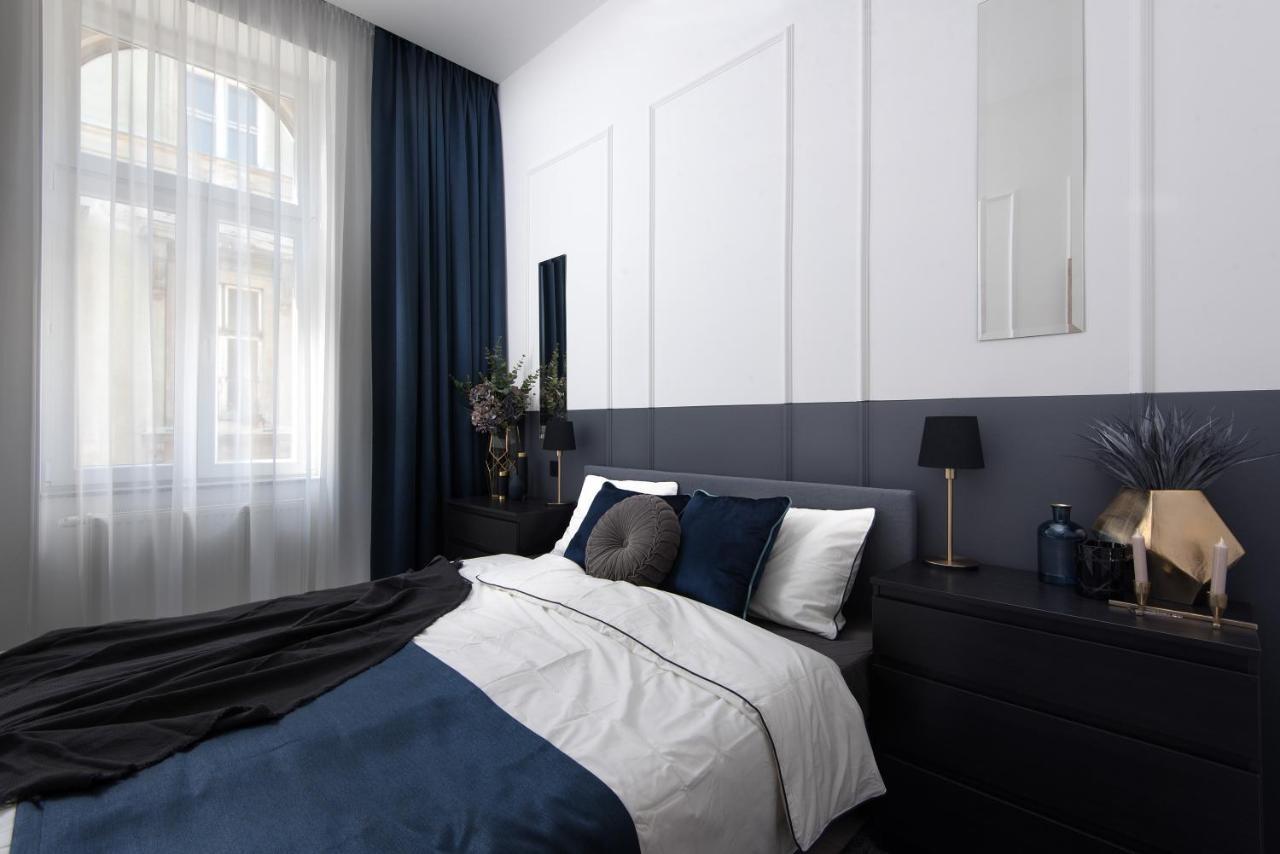Hollo 3 Bedroom Downtown Apartment