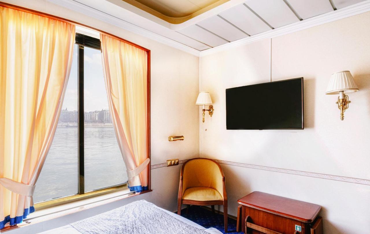 Onriver Hotels - Ms Cezanne Botel 4*